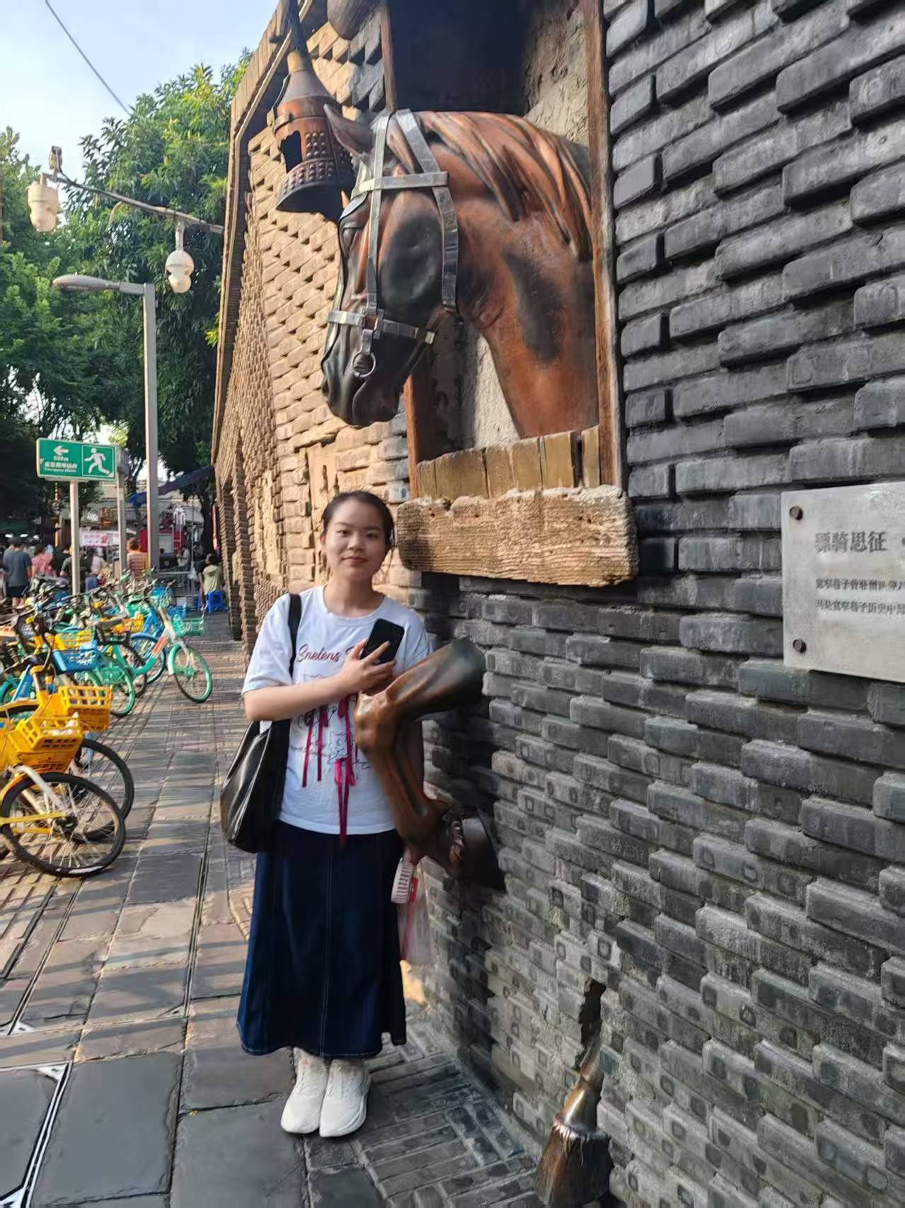 张晨晨（2025级）